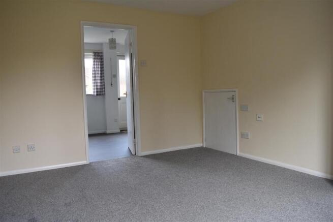 2 bed Semi-Detached to rent Image 11