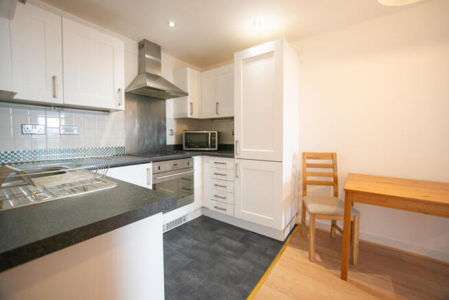 2 bed Flat to rent Image 6