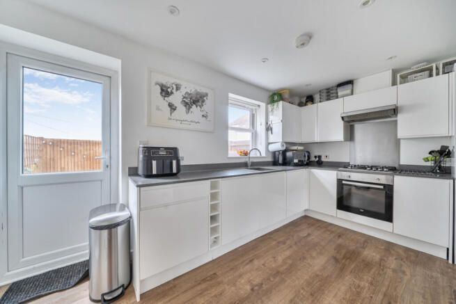 1402944-4-69773d7...