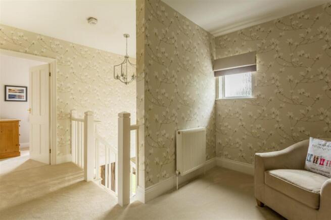 6 bed House for sale Image 9