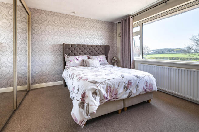 4 bed Detached for sale Image 8