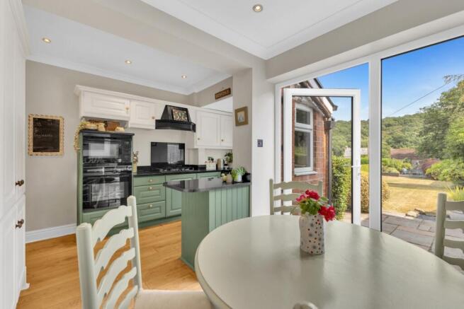 4 bed Semi-Detached for sale Image 10