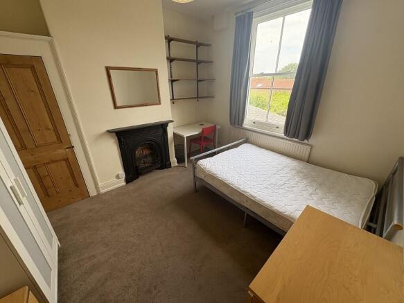 1 bed House Share to rent Image 2