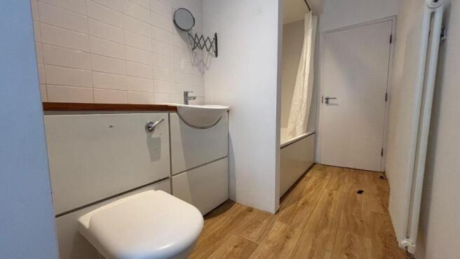 9 tea - Bathroom 1.jpeg