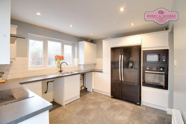 KITCHEN / BREAKFAST 