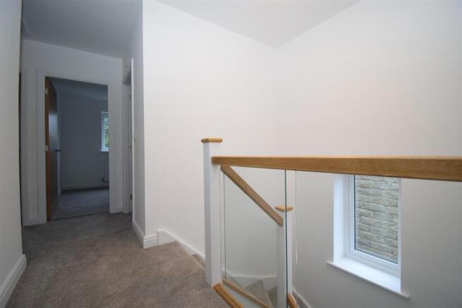 4 bed Detached to rent Image 11