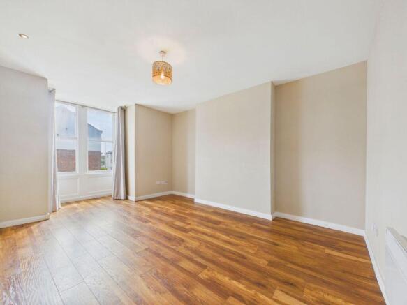 2 bed Flat for sale Image 4