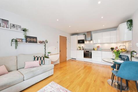 Golden Mile House, Brentford, TW8