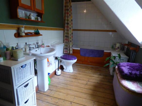 FAMILY BATHROOM