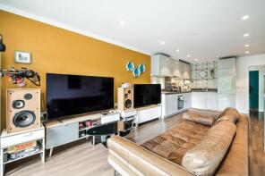 12 Flat 16, Rathbone Market, Barking Road, Canning Town, London E16 1GY