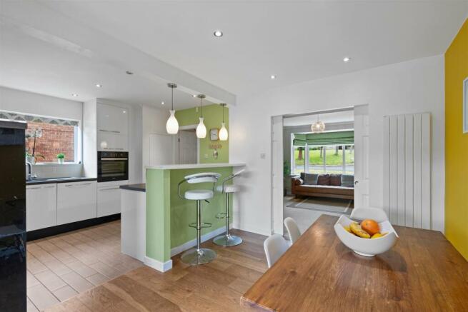 Kitchen 2.jpg