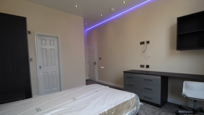 4 bed Apartment to rent Image 4