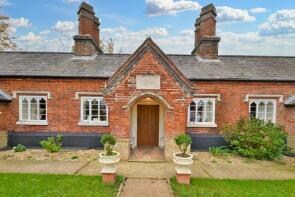 2, Almshouses, Fakenham Road, East Bilney NR20 4HL
