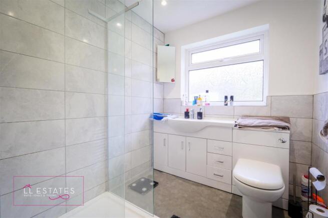 Shower Room.jpg