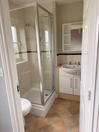 3 bed Semi-Detached to rent Image 4