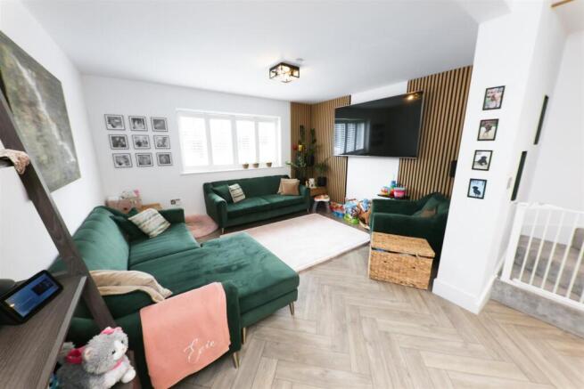LOUNGE AREA