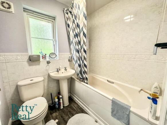 3 bed Semi-Detached for sale Image 8