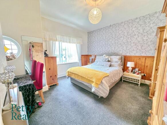 2 bed Semi-Detached Bungalow for sale Image 6