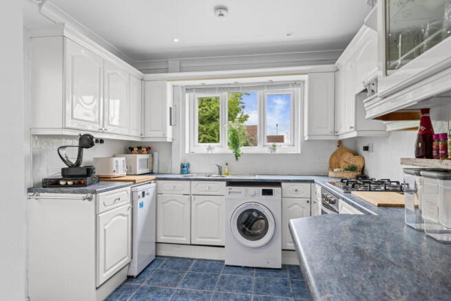 3 bed Semi-Detached for sale Image 7