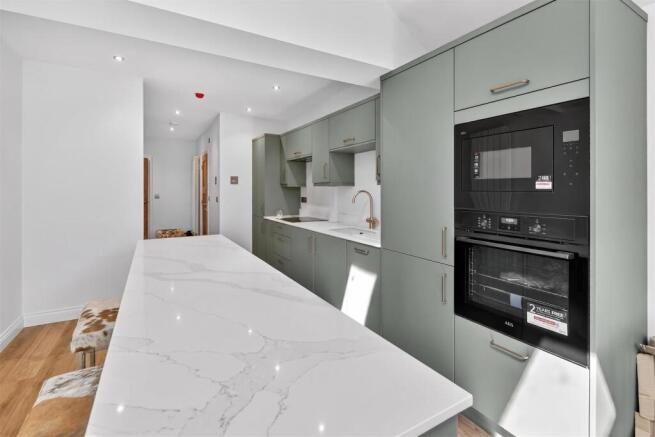 3 bed Terraced for sale Image 5