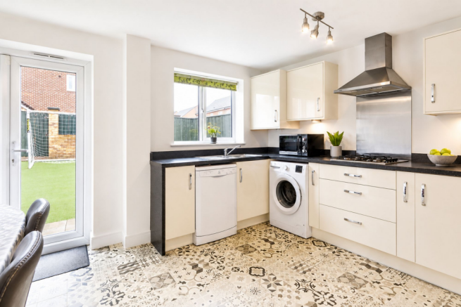 4 bed Semi-Detached for sale Image 5
