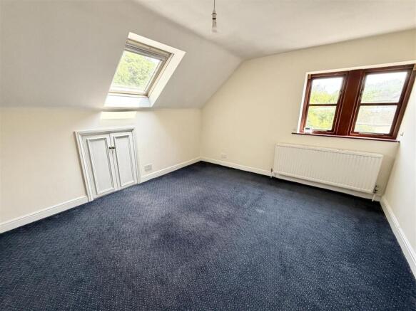 4 bed Detached for sale Image 11