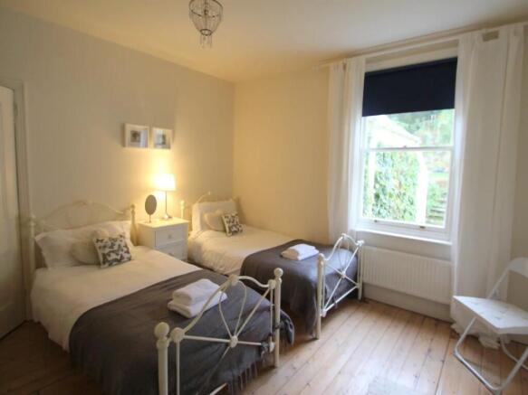 5 bed Semi-Detached for sale Image 7