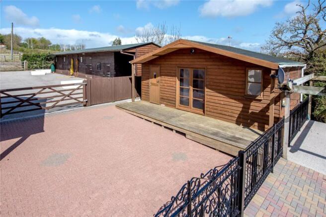 Outbuilding/Stables