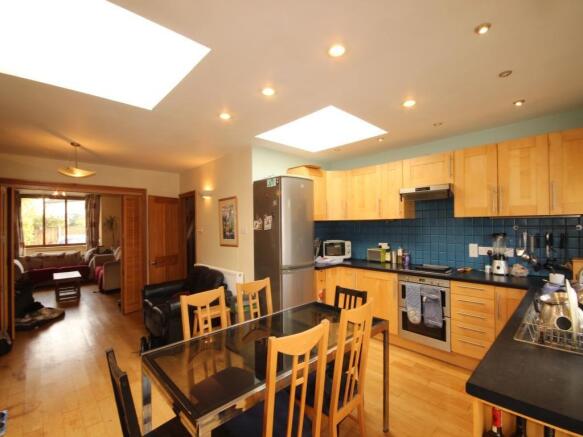 L Shaped Kitchen / Dining Area