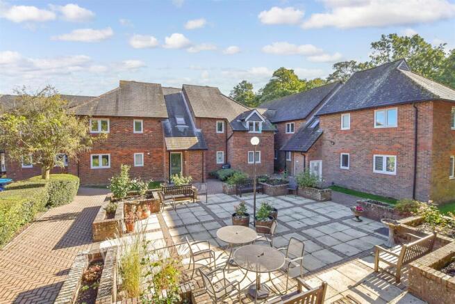 2-bed flat on The Slade, Tonbridge, Kent, £182,500