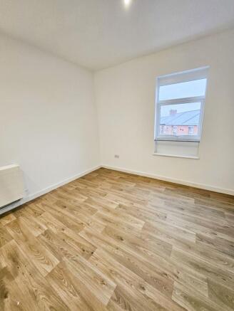 2 bed Terraced to rent Image 5