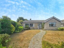 35, Queens Close, Freshwater PO40 9EU