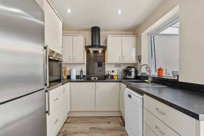 Barrow Grove, Sittingbourne, Kent, ME10 1LA photo 3