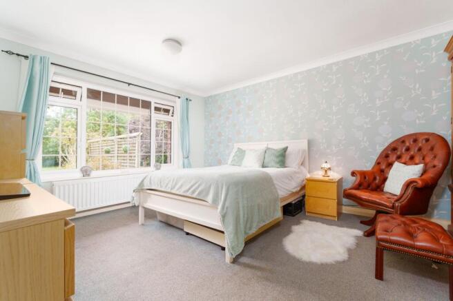 4 bed Detached for sale Image 12
