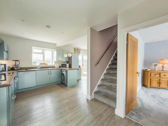 4 bed Semi-Detached for sale Image 8