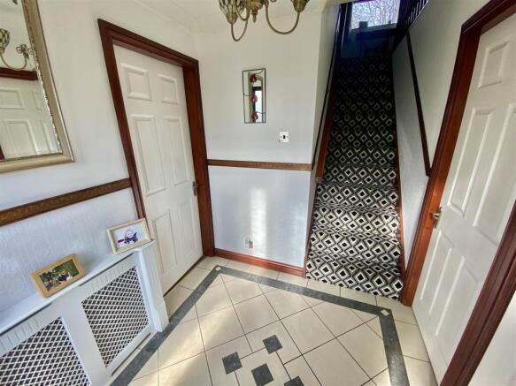 4 bed Detached for sale Image 9