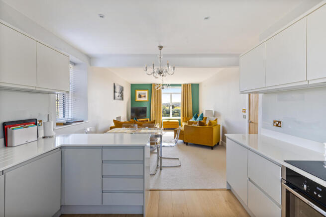 A11 - 4 The Manor House, Hillfield - 250912