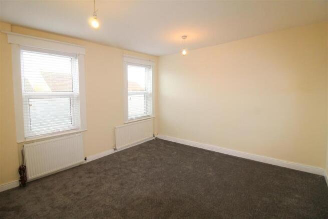 2 bed End of Terrace to rent Image 7
