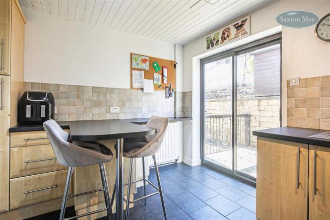 4 bed Semi-Detached for sale Image 7