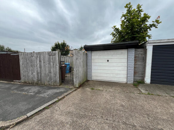 3 bed Semi-Detached for sale Image 8