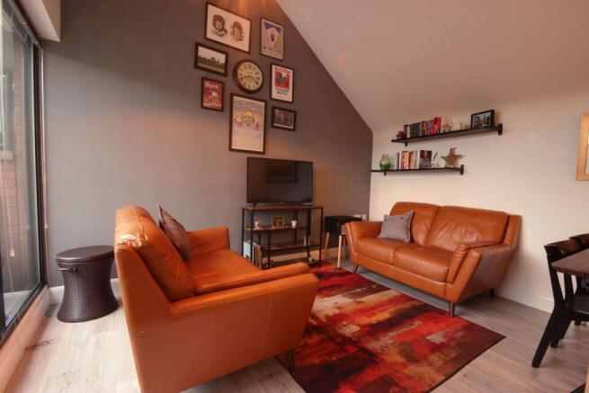 3 bed Terraced to rent Image 6