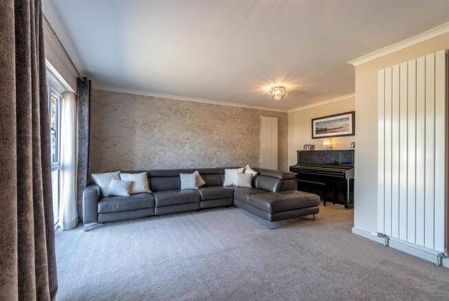 8420718-interior12.jpg