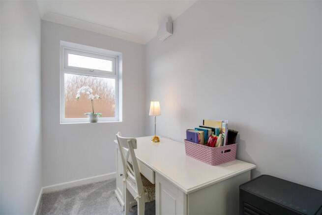 4 bed Detached for sale Image 9