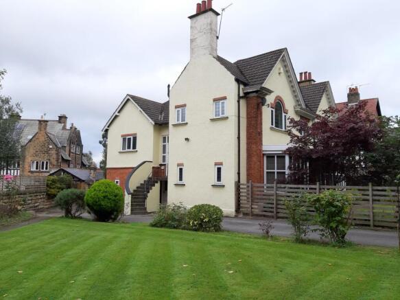 3 bed Apartment to rent Image 12