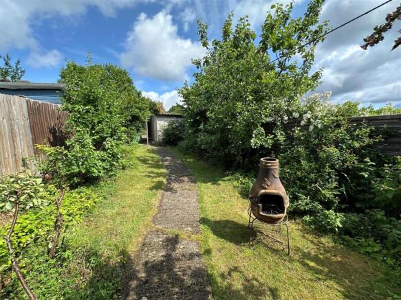 Waynflete Lane, Farnham photo 2
