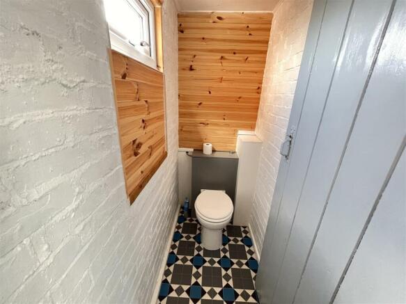CLOAKROOM off