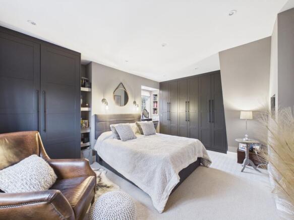 6 bed Detached for sale Image 10