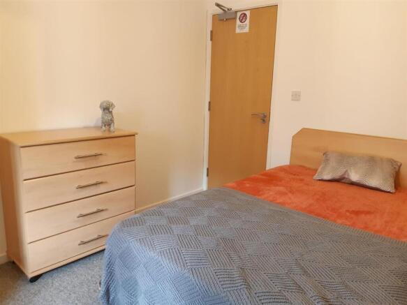 Flat 4, Room 1 (4).jpg