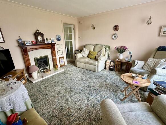 Cherry Tree Crescent, Salford Priors photo 2