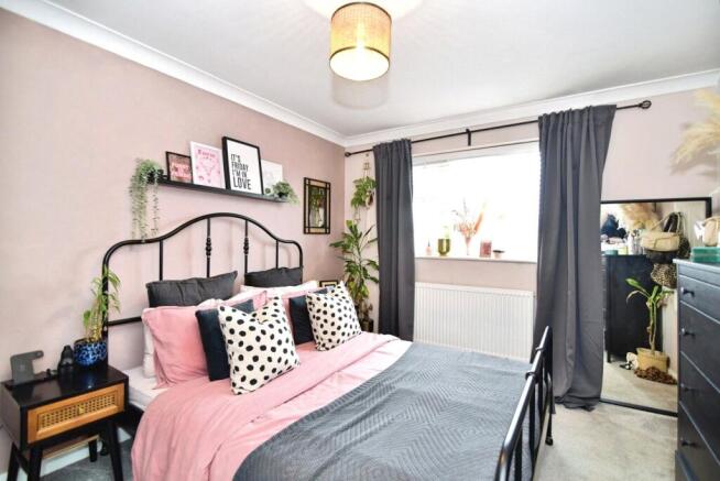 2 bed Flat to rent Image 5